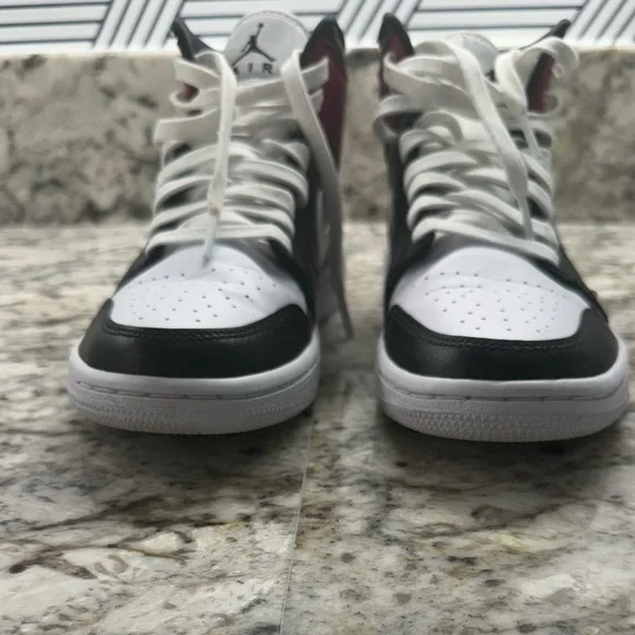 Air Jordan 1 Mid Black White Noble Red
BQ6472 016 Women's size 7.5 EUC - Picture 7 of 13